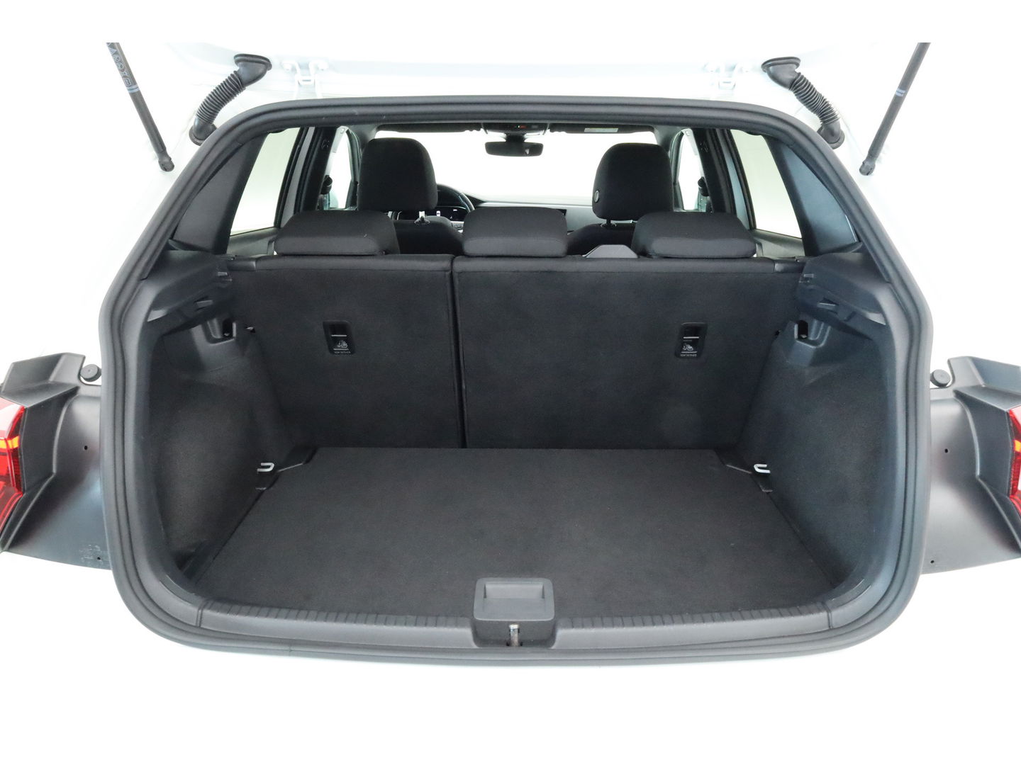 Volkswagen Polo 1.0 TSI R-Line DSG | Adapt. Cruise | Apple CarPlay & Android Auto | Trekhaak | Navi | 17" | DAB