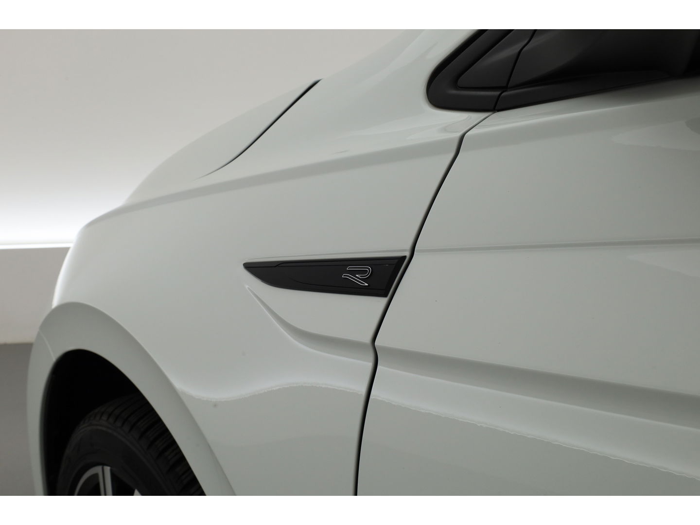 Volkswagen Polo 1.0 TSI R-Line DSG | Adapt. Cruise | Apple CarPlay & Android Auto | Trekhaak | Navi | 17" | DAB