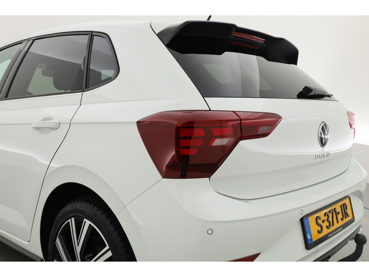 Volkswagen Polo 1.0 TSI R-Line DSG | Adapt. Cruise | Apple CarPlay & Android Auto | Trekhaak | Navi | 17" | DAB