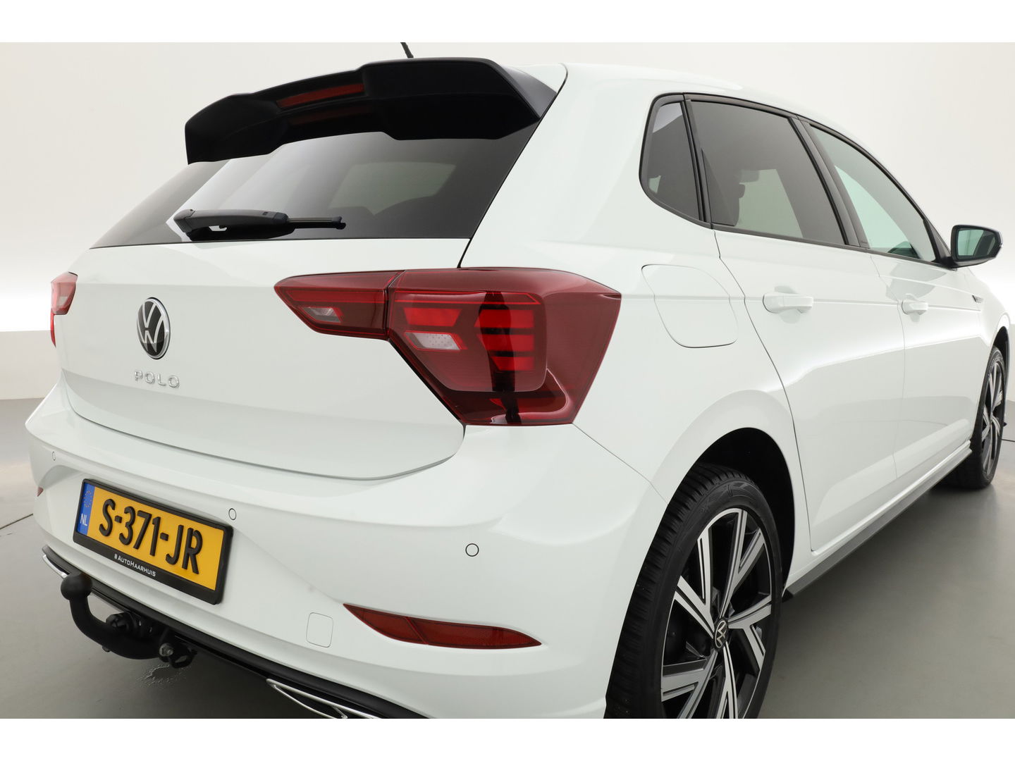 Volkswagen Polo 1.0 TSI R-Line DSG | Adapt. Cruise | Apple CarPlay & Android Auto | Trekhaak | Navi | 17" | DAB