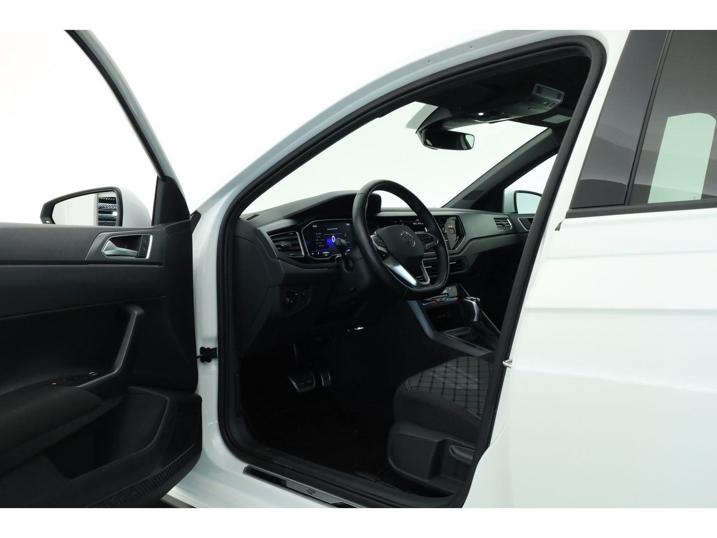 Volkswagen Polo 1.0 TSI R-Line DSG | Adapt. Cruise | Apple CarPlay & Android Auto | Trekhaak | Navi | 17" | DAB