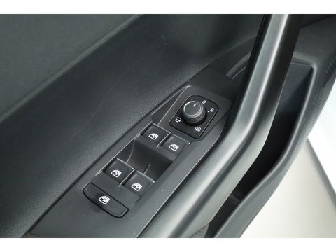 Volkswagen Polo 1.0 TSI R-Line DSG | Adapt. Cruise | Apple CarPlay & Android Auto | Trekhaak | Navi | 17" | DAB