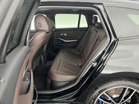 BMW 3 Serie Touring 330e eDrive Edition M-Sportpack (INCL.BTW) *PANO | HEAD-UP | ADAPTIVE-CRUISE | LEATHER | FULL-LED | KEYLESS | DIGI-COCKPIT | HEATED-SPORTSEATS | CAMERA | HIFI-SOUND | PIRVACY-GLASS | DAB+ | SHIFT-PADDLES | NAVI-FULLMAP | 19