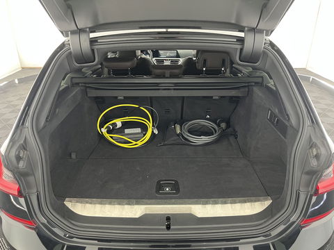 BMW 3 Serie Touring 330e eDrive Edition M-Sportpack (INCL.BTW) *PANO | HEAD-UP | ADAPTIVE-CRUISE | LEATHER | FULL-LED | KEYLESS | DIGI-COCKPIT | HEATED-SPORTSEATS | CAMERA | HIFI-SOUND | PIRVACY-GLASS | DAB+ | SHIFT-PADDLES | NAVI-FULLMAP | 19