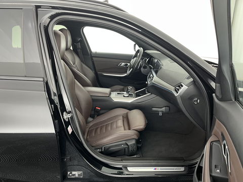 BMW 3 Serie Touring 330e eDrive Edition M-Sportpack (INCL.BTW) *PANO | HEAD-UP | ADAPTIVE-CRUISE | LEATHER | FULL-LED | KEYLESS | DIGI-COCKPIT | HEATED-SPORTSEATS | CAMERA | HIFI-SOUND | PIRVACY-GLASS | DAB+ | SHIFT-PADDLES | NAVI-FULLMAP | 19