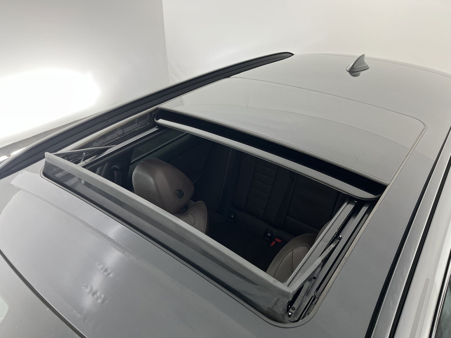 BMW 3 Serie Touring 330e eDrive Edition M-Sportpack (INCL.BTW) *PANO | HEAD-UP | ADAPTIVE-CRUISE | LEATHER | FULL-LED | KEYLESS | DIGI-COCKPIT | HEATED-SPORTSEATS | CAMERA | HIFI-SOUND | PIRVACY-GLASS | DAB+ | SHIFT-PADDLES | NAVI-FULLMAP | 19