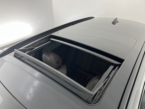 BMW 3 Serie Touring 330e eDrive Edition M-Sportpack (INCL.BTW) *PANO | HEAD-UP | ADAPTIVE-CRUISE | LEATHER | FULL-LED | KEYLESS | DIGI-COCKPIT | HEATED-SPORTSEATS | CAMERA | HIFI-SOUND | PIRVACY-GLASS | DAB+ | SHIFT-PADDLES | NAVI-FULLMAP | 19