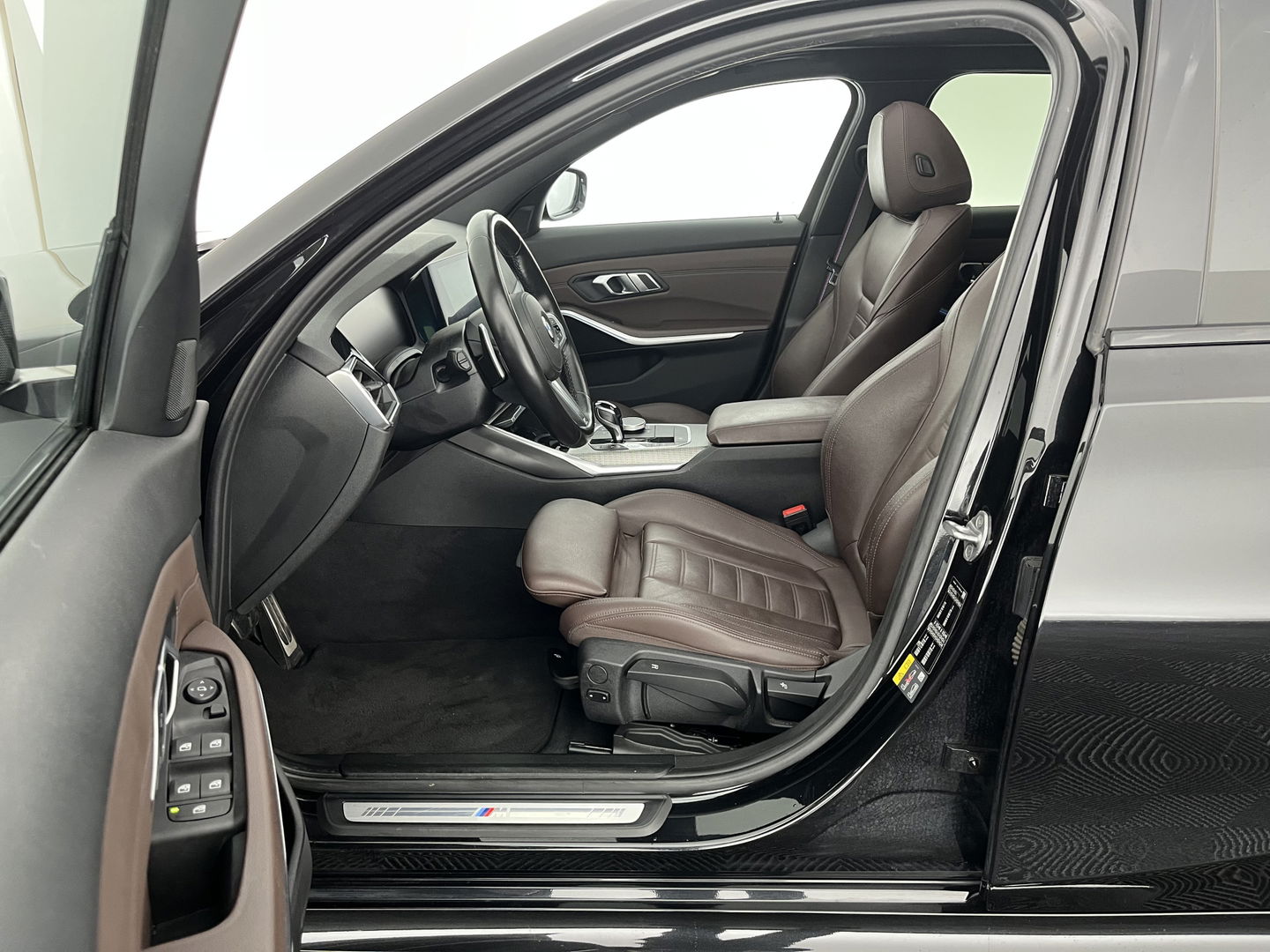 BMW 3 Serie Touring 330e eDrive Edition M-Sportpack (INCL.BTW) *PANO | HEAD-UP | ADAPTIVE-CRUISE | LEATHER | FULL-LED | KEYLESS | DIGI-COCKPIT | HEATED-SPORTSEATS | CAMERA | HIFI-SOUND | PIRVACY-GLASS | DAB+ | SHIFT-PADDLES | NAVI-FULLMAP | 19