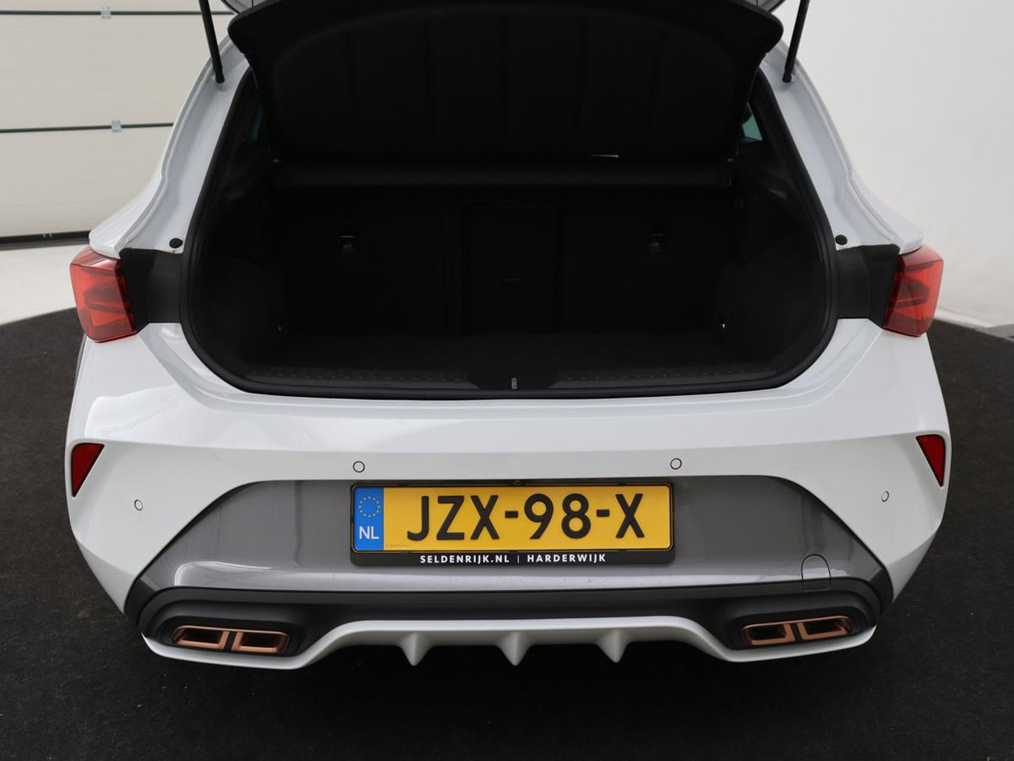 CUPRA Leon 1.5 e-Hybrid Business | Stoelverwarming | Adaptive cruise | Camera | Carplay | Memory | Half leder | Navigatie | Keyless | Sportstoelen | Full LED | Sfeerverlichting | PHEV | Plug In