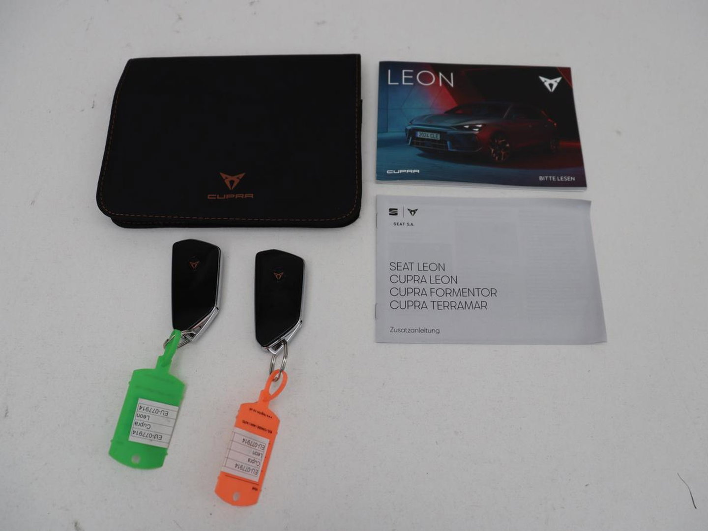 CUPRA Leon 1.5 e-Hybrid Business | Stoelverwarming | Adaptive cruise | Camera | Carplay | Memory | Half leder | Navigatie | Keyless | Sportstoelen | Full LED | Sfeerverlichting | PHEV | Plug In