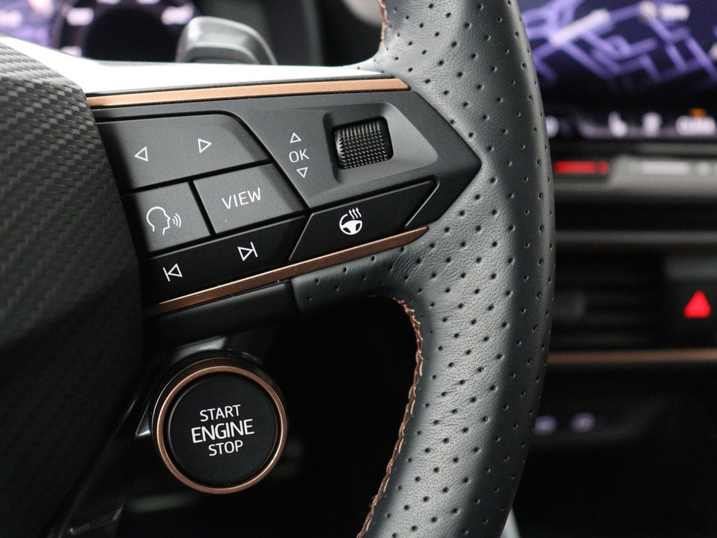 CUPRA Leon 1.5 e-Hybrid Business | Stoelverwarming | Adaptive cruise | Camera | Carplay | Memory | Half leder | Navigatie | Keyless | Sportstoelen | Full LED | Sfeerverlichting | PHEV | Plug In