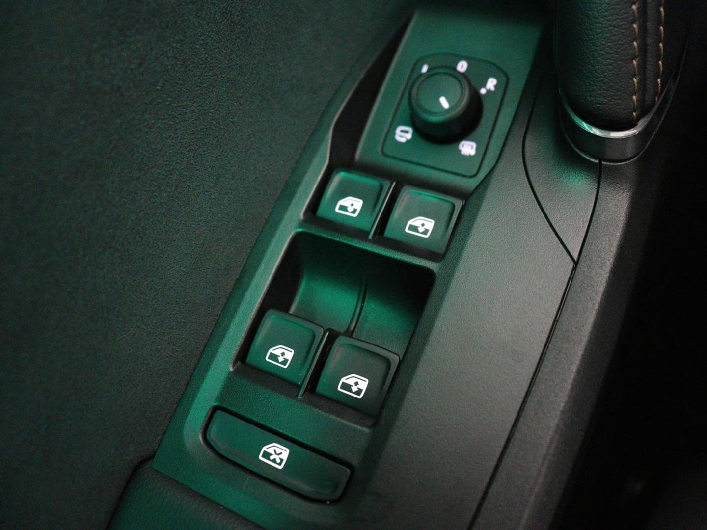 CUPRA Leon 1.5 e-Hybrid Business | Stoelverwarming | Adaptive cruise | Camera | Carplay | Memory | Half leder | Navigatie | Keyless | Sportstoelen | Full LED | Sfeerverlichting | PHEV | Plug In