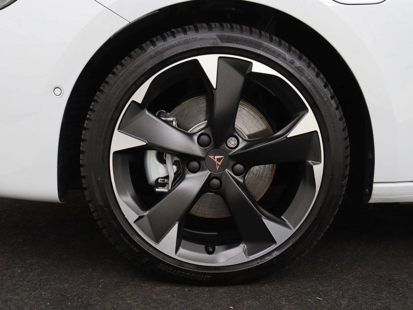 CUPRA Leon 1.5 e-Hybrid Business | Stoelverwarming | Adaptive cruise | Camera | Carplay | Memory | Half leder | Navigatie | Keyless | Sportstoelen | Full LED | Sfeerverlichting | PHEV | Plug In