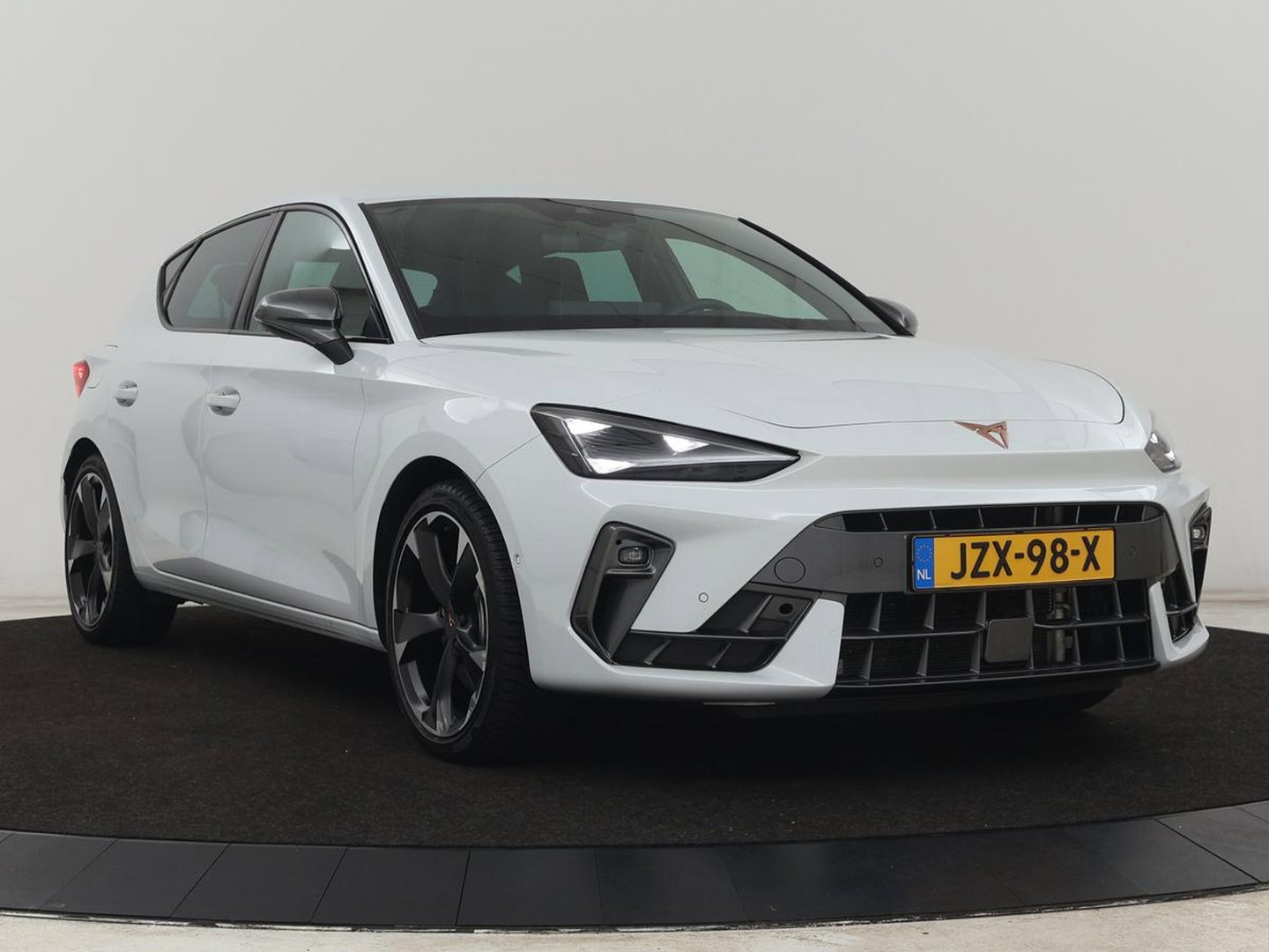 CUPRA Leon 1.5 e-Hybrid Business | Stoelverwarming | Adaptive cruise | Camera | Carplay | Memory | Half leder | Navigatie | Keyless | Sportstoelen | Full LED | Sfeerverlichting | PHEV | Plug In