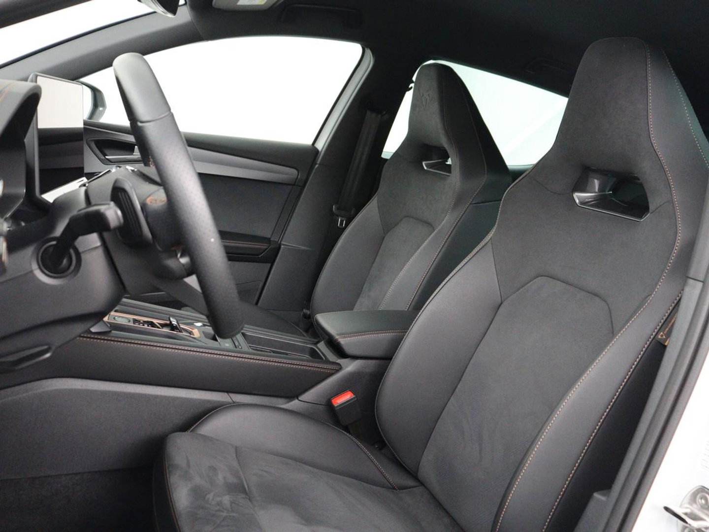 CUPRA Leon 1.5 e-Hybrid Business | Stoelverwarming | Adaptive cruise | Camera | Carplay | Memory | Half leder | Navigatie | Keyless | Sportstoelen | Full LED | Sfeerverlichting | PHEV | Plug In