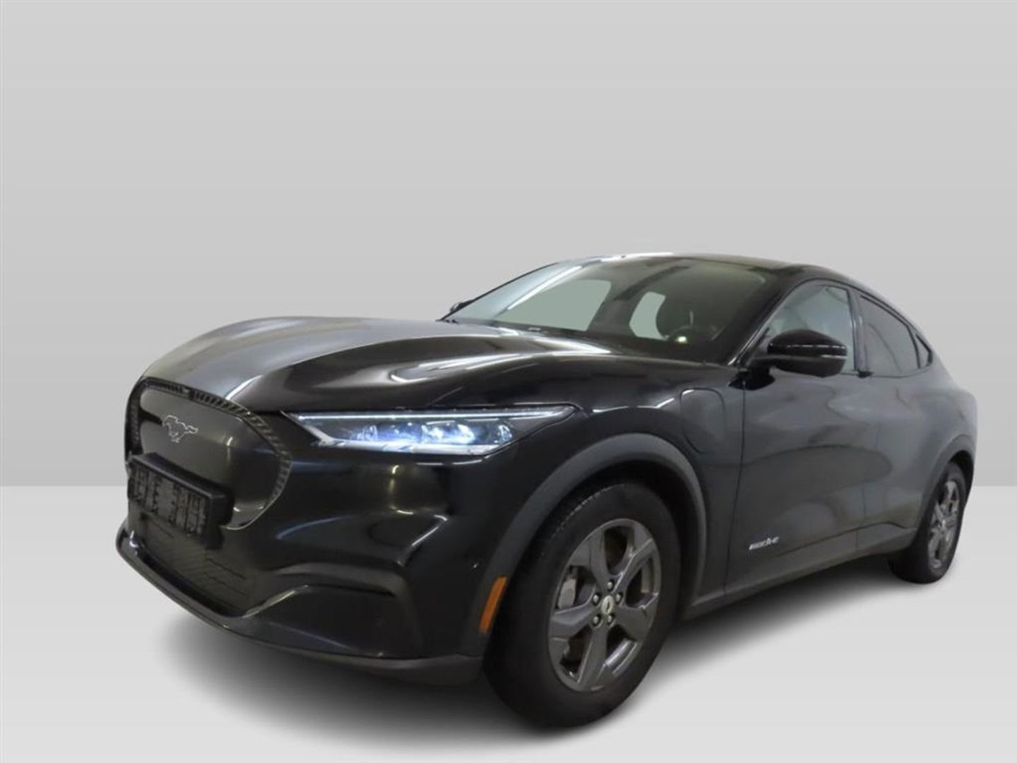 Ford Mustang Mach-E RWD 75 kWh [ 3-Fase ] {SOH-87%] (INCL.BTW) *LEATHER | FULL-LED | DAB | DIGI-COCKPIT | KEYLESS | NAVI-FULLMAP | CARPLAY | HEATED-COMFORTSEATS | TOPVIEW | ADAPTIVE-CRUISE | PRIVACY-GLASS | 18'' ALU*