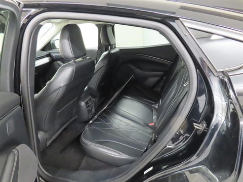 Ford Mustang Mach-E RWD 75 kWh [ 3-Fase ] {SOH-87%] (INCL.BTW) *LEATHER | FULL-LED | DAB | DIGI-COCKPIT | KEYLESS | NAVI-FULLMAP | CARPLAY | HEATED-COMFORTSEATS | TOPVIEW | ADAPTIVE-CRUISE | PRIVACY-GLASS | 18'' ALU*