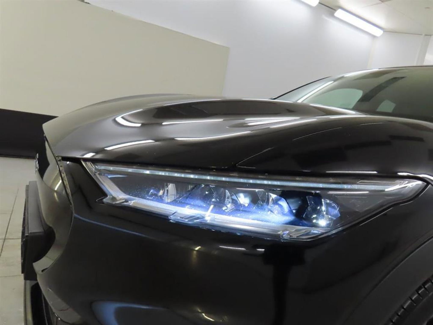 Ford Mustang Mach-E RWD 75 kWh [ 3-Fase ] {SOH-87%] (INCL.BTW) *LEATHER | FULL-LED | DAB | DIGI-COCKPIT | KEYLESS | NAVI-FULLMAP | CARPLAY | HEATED-COMFORTSEATS | TOPVIEW | ADAPTIVE-CRUISE | PRIVACY-GLASS | 18'' ALU*