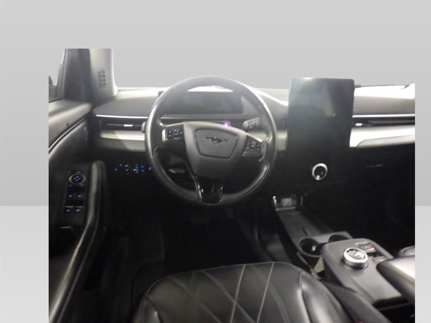 Ford Mustang Mach-E RWD 75 kWh [ 3-Fase ] {SOH-88%} (INCL.BTW) *LEATHER | FULL-LED | DAB | DIGI-COCKPIT | KEYLESS | NAVI-FULLMAP | CARPLAY | HEATED-COMFORTSEATS | TOPVIEW | ADAPTIVE-CRUISE | PRIVACY-GLASS | 18'' ALU*