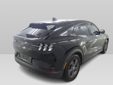 Ford Mustang Mach-E RWD 75 kWh [ 3-Fase ] {SOH-88%} (INCL.BTW) *LEATHER | FULL-LED | DAB | DIGI-COCKPIT | KEYLESS | NAVI-FULLMAP | CARPLAY | HEATED-COMFORTSEATS | TOPVIEW | ADAPTIVE-CRUISE | PRIVACY-GLASS | 18'' ALU*