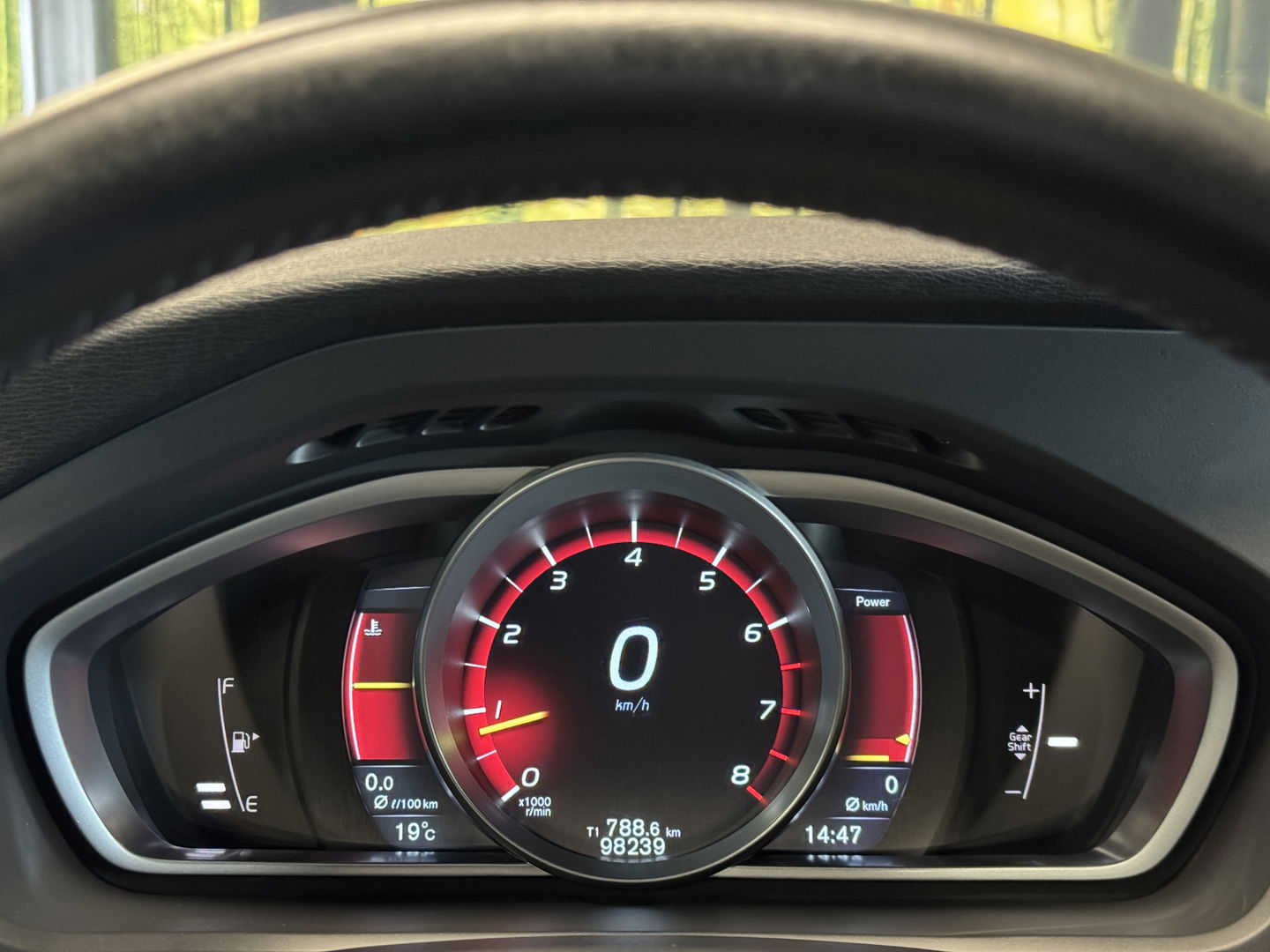 Volvo V40 1.6 T3 Ocean Race | 150 PK | Leder | Camera | Achterbankverwarming | Navigatie | Stoelverwarming | 17" Lichtmetaal | Airconditioning | Xenon | Isofix | LED | Parkeersensoren |