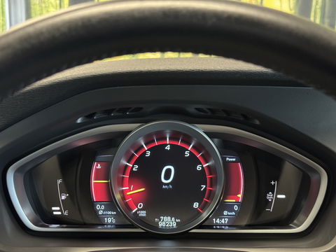 Volvo V40 1.6 T3 Ocean Race | 150 PK | Leder | Camera | Achterbankverwarming | Navigatie | Stoelverwarming | 17" Lichtmetaal | Airconditioning | Xenon | Isofix | LED | Parkeersensoren |