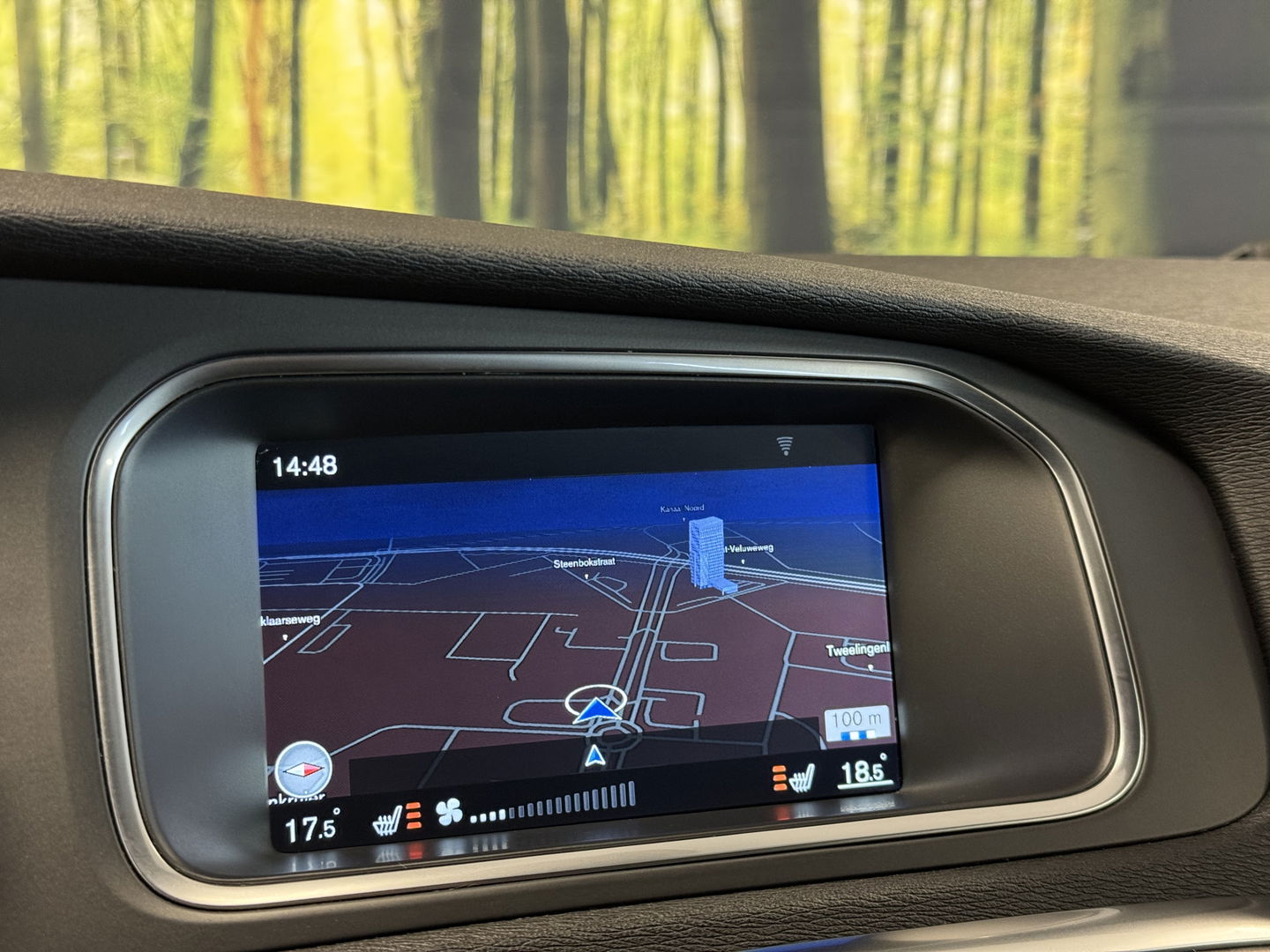 Volvo V40 1.6 T3 Ocean Race | 150 PK | Leder | Camera | Achterbankverwarming | Navigatie | Stoelverwarming | 17" Lichtmetaal | Airconditioning | Xenon | Isofix | LED | Parkeersensoren |