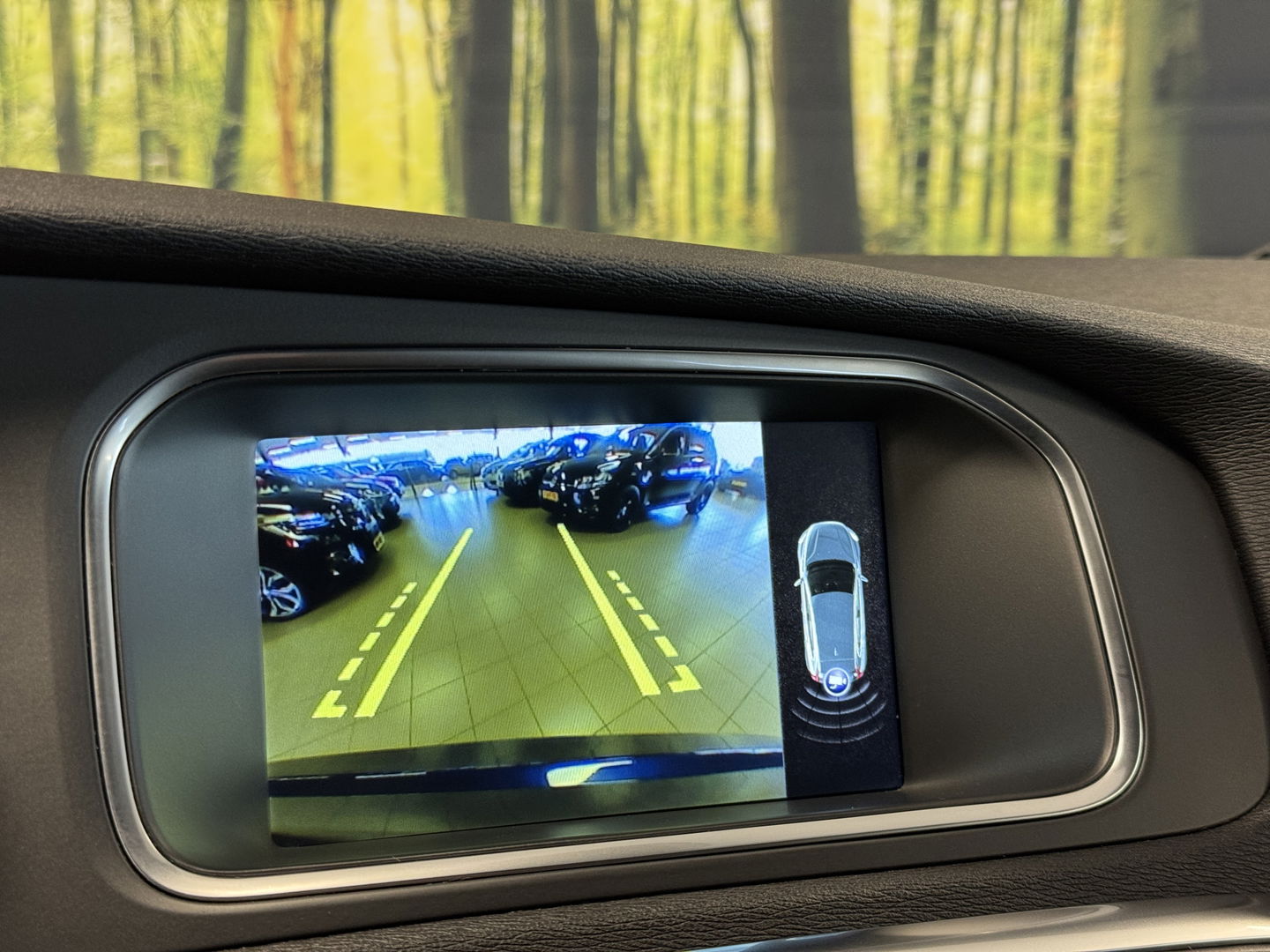 Volvo V40 1.6 T3 Ocean Race | 150 PK | Leder | Camera | Achterbankverwarming | Navigatie | Stoelverwarming | 17" Lichtmetaal | Airconditioning | Xenon | Isofix | LED | Parkeersensoren |