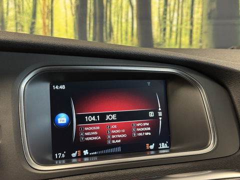 Volvo V40 1.6 T3 Ocean Race | 150 PK | Leder | Camera | Achterbankverwarming | Navigatie | Stoelverwarming | 17" Lichtmetaal | Airconditioning | Xenon | Isofix | LED | Parkeersensoren |