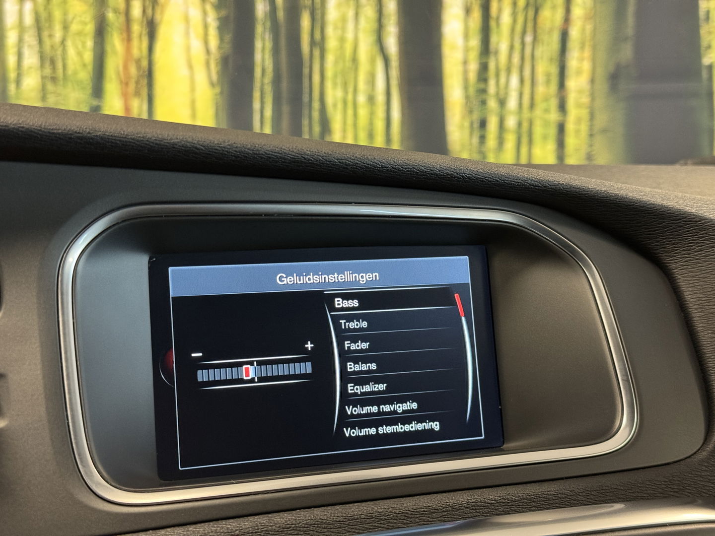 Volvo V40 1.6 T3 Ocean Race | 150 PK | Leder | Camera | Achterbankverwarming | Navigatie | Stoelverwarming | 17" Lichtmetaal | Airconditioning | Xenon | Isofix | LED | Parkeersensoren |