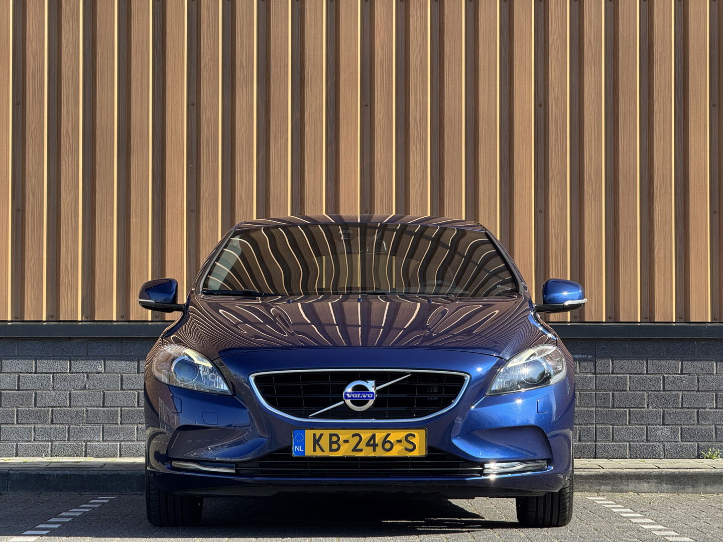 Volvo V40 1.6 T3 Ocean Race | 150 PK | Leder | Camera | Achterbankverwarming | Navigatie | Stoelverwarming | 17" Lichtmetaal | Airconditioning | Xenon | Isofix | LED | Parkeersensoren |
