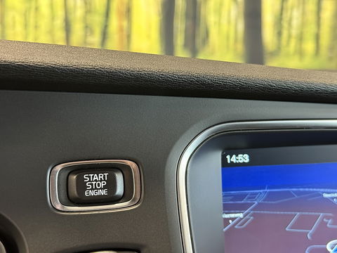 Volvo V40 1.6 T3 Ocean Race | 150 PK | Leder | Camera | Achterbankverwarming | Navigatie | Stoelverwarming | 17" Lichtmetaal | Airconditioning | Xenon | Isofix | LED | Parkeersensoren |