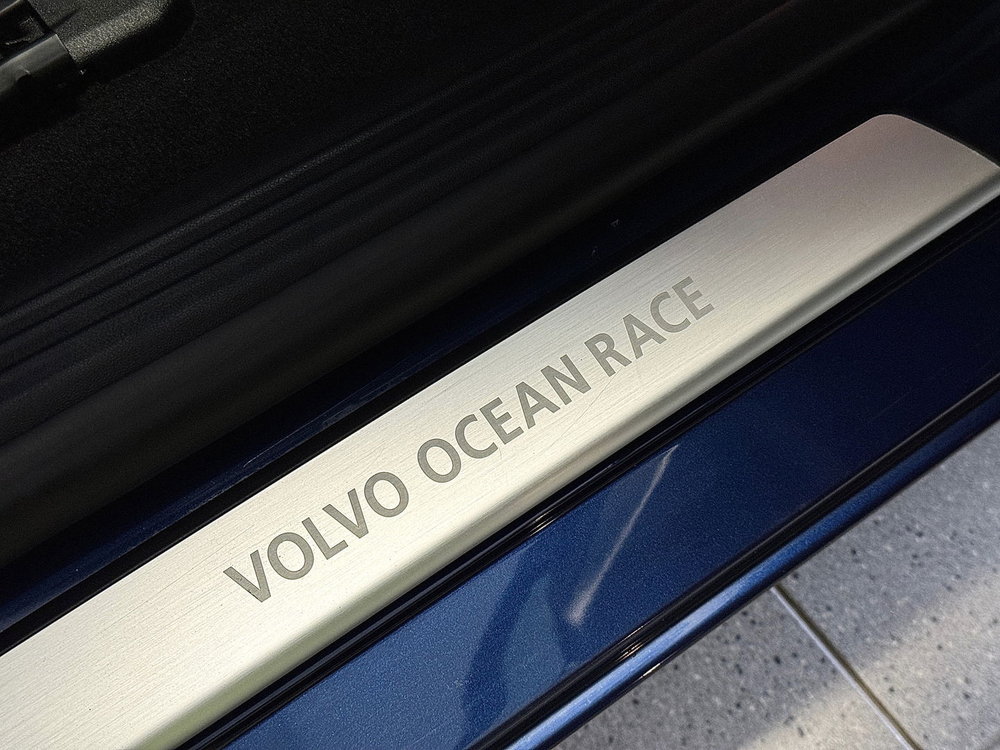 Volvo V40 1.6 T3 Ocean Race | 150 PK | Leder | Camera | Achterbankverwarming | Navigatie | Stoelverwarming | 17" Lichtmetaal | Airconditioning | Xenon | Isofix | LED | Parkeersensoren |