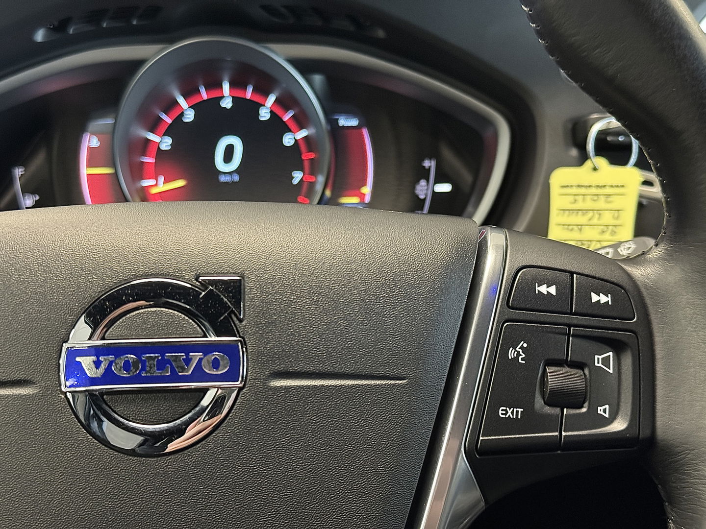 Volvo V40 1.6 T3 Ocean Race | 150 PK | Leder | Camera | Achterbankverwarming | Navigatie | Stoelverwarming | 17" Lichtmetaal | Airconditioning | Xenon | Isofix | LED | Parkeersensoren |