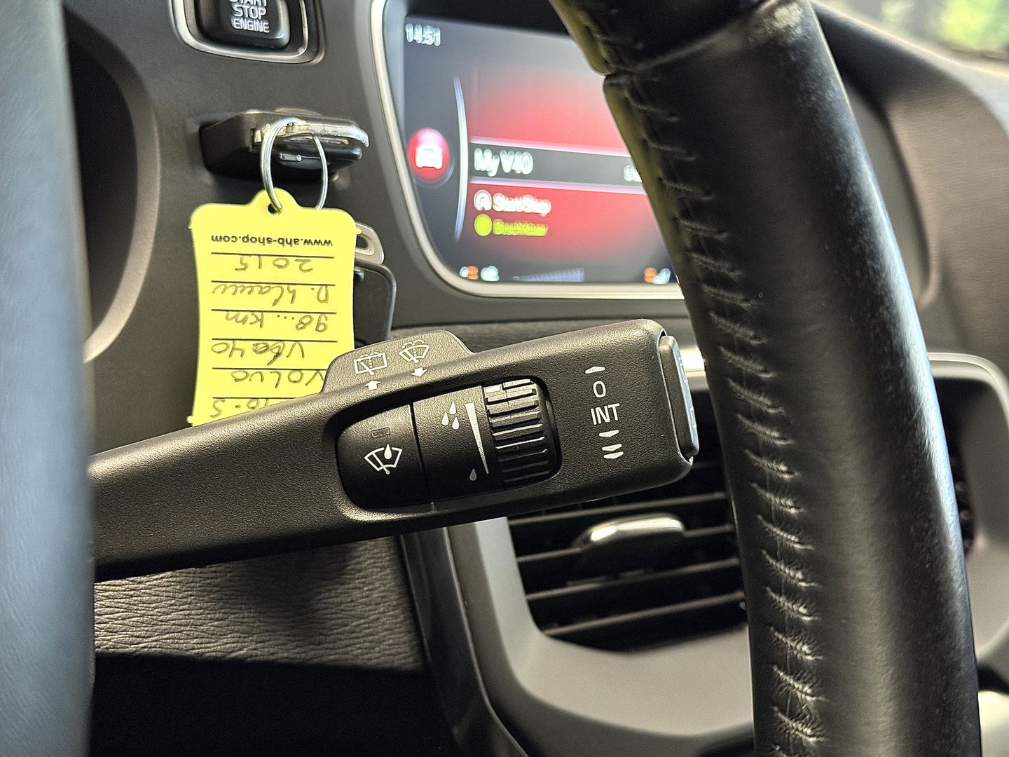 Volvo V40 1.6 T3 Ocean Race | 150 PK | Leder | Camera | Achterbankverwarming | Navigatie | Stoelverwarming | 17" Lichtmetaal | Airconditioning | Xenon | Isofix | LED | Parkeersensoren |