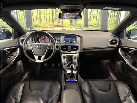 Volvo V40 1.6 T3 Ocean Race | 150 PK | Leder | Camera | Achterbankverwarming | Navigatie | Stoelverwarming | 17" Lichtmetaal | Airconditioning | Xenon | Isofix | LED | Parkeersensoren |
