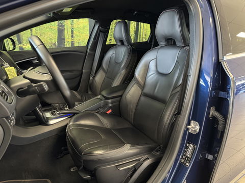 Volvo V40 1.6 T3 Ocean Race | 150 PK | Leder | Camera | Achterbankverwarming | Navigatie | Stoelverwarming | 17" Lichtmetaal | Airconditioning | Xenon | Isofix | LED | Parkeersensoren |