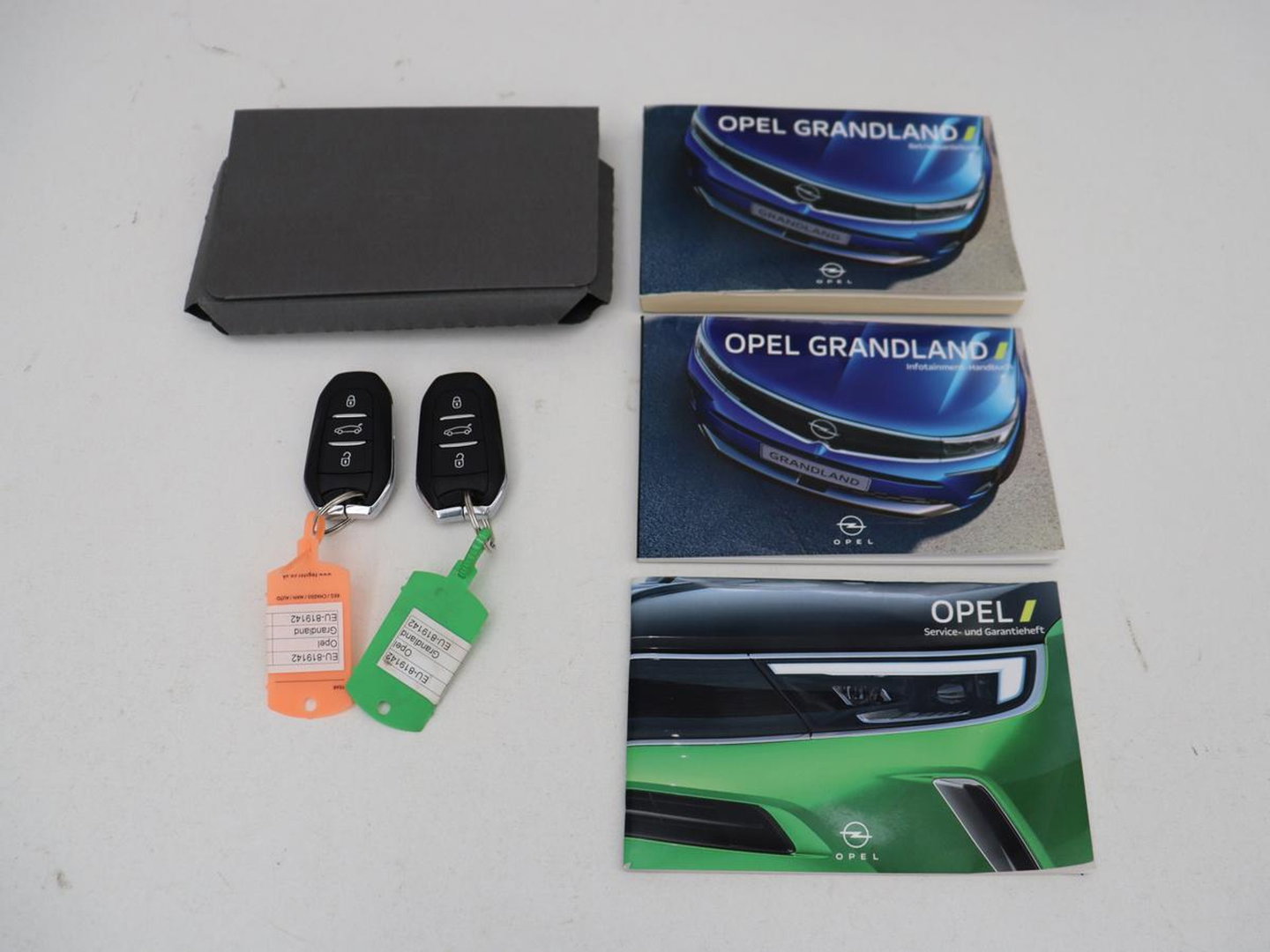 Opel Grandland X 1.6 Turbo Hybrid Business Executive | SOH 95% | Stoelverwarming | Adaptive cruise | Camera | Carplay | Stuurverwarming | Navigatie | PHEV | Plug In