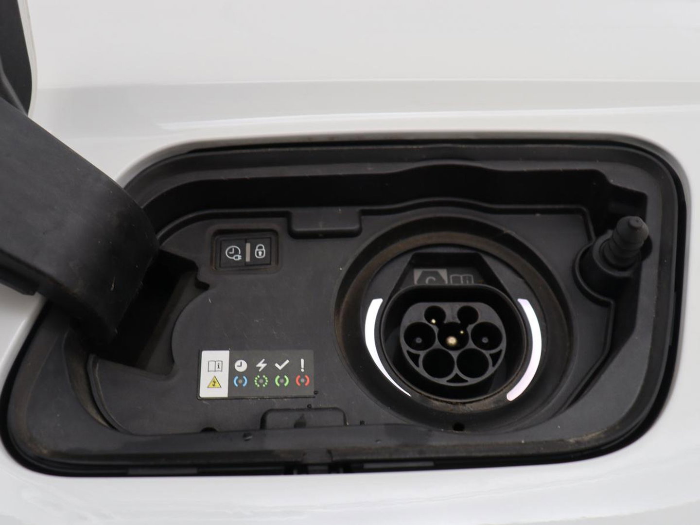 Opel Grandland X 1.6 Turbo Hybrid Business Executive | SOH 95% | Stoelverwarming | Adaptive cruise | Camera | Carplay | Stuurverwarming | Navigatie | PHEV | Plug In