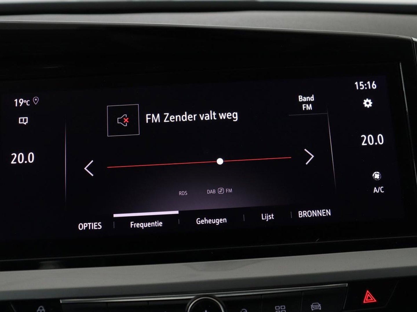 Opel Grandland X 1.6 Turbo Hybrid Business Executive | SOH 95% | Stoelverwarming | Adaptive cruise | Camera | Carplay | Stuurverwarming | Navigatie | PHEV | Plug In
