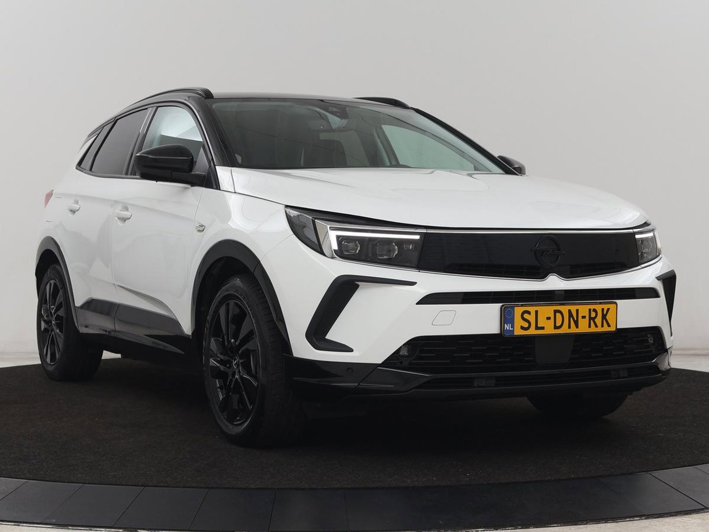 Opel Grandland X 1.6 Turbo Hybrid Business Executive | SOH 95% | Stoelverwarming | Adaptive cruise | Camera | Carplay | Stuurverwarming | Navigatie | PHEV | Plug In