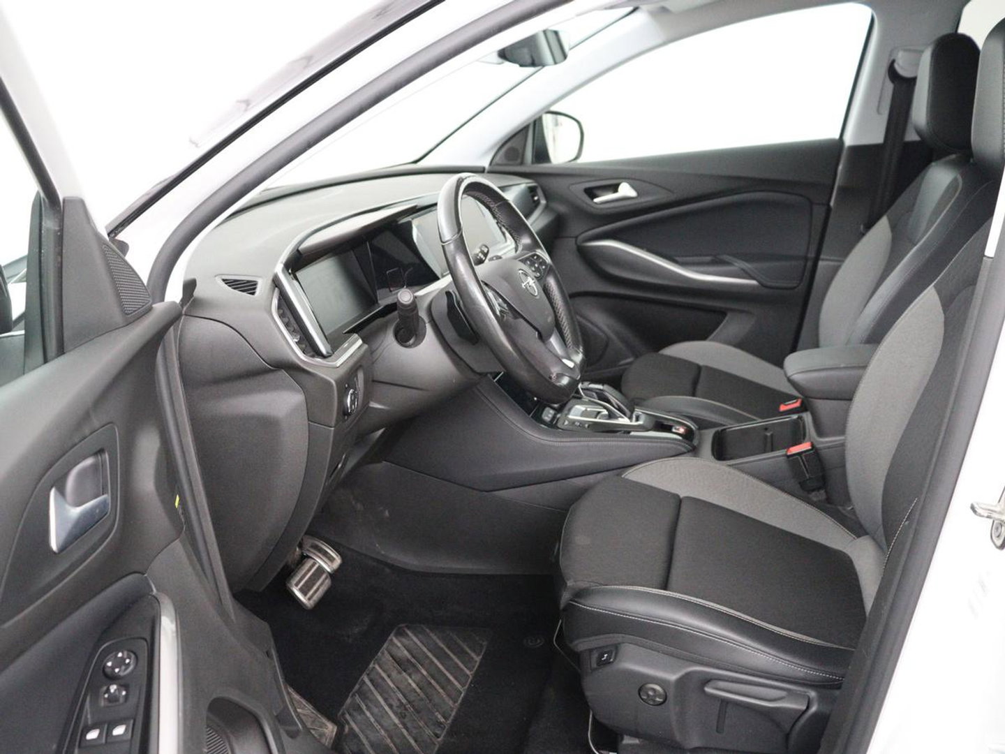 Opel Grandland X 1.6 Turbo Hybrid Business Executive | SOH 95% | Stoelverwarming | Adaptive cruise | Camera | Carplay | Stuurverwarming | Navigatie | PHEV | Plug In