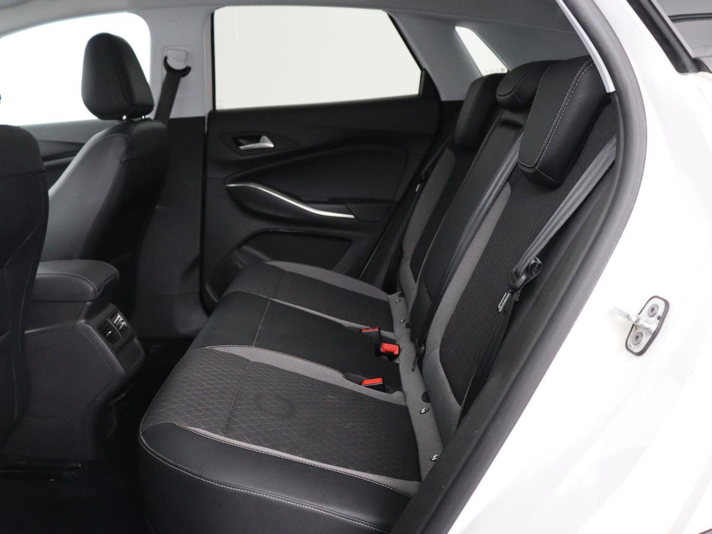 Opel Grandland X 1.6 Turbo Hybrid Business Executive | SOH 95% | Stoelverwarming | Adaptive cruise | Camera | Carplay | Stuurverwarming | Navigatie | PHEV | Plug In