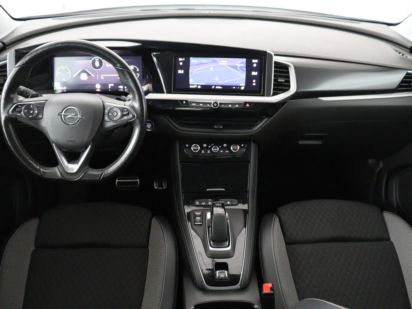 Opel Grandland X 1.6 Turbo Hybrid Business Executive | SOH 95% | Stoelverwarming | Adaptive cruise | Camera | Carplay | Stuurverwarming | Navigatie | PHEV | Plug In
