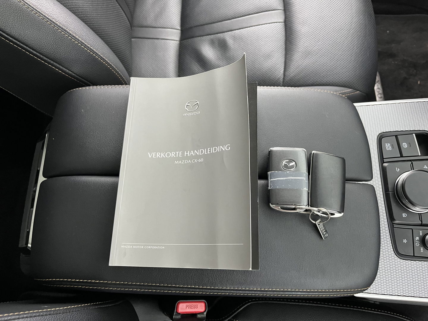 Mazda CX-60 2.5 e-SkyActiv PHEV Exclusive-Line [ 3-Fase ] (INCL-BTW) *HEAD-UP | LEATHER | FULL-LED | BLINDSPOT | HEATED/VENTILATED-COMFORTSEATS | DIGI-COCKPIT | KEYLESS | DAB | NAVI-FULLMAP | 20''ALU | TOWBAR*