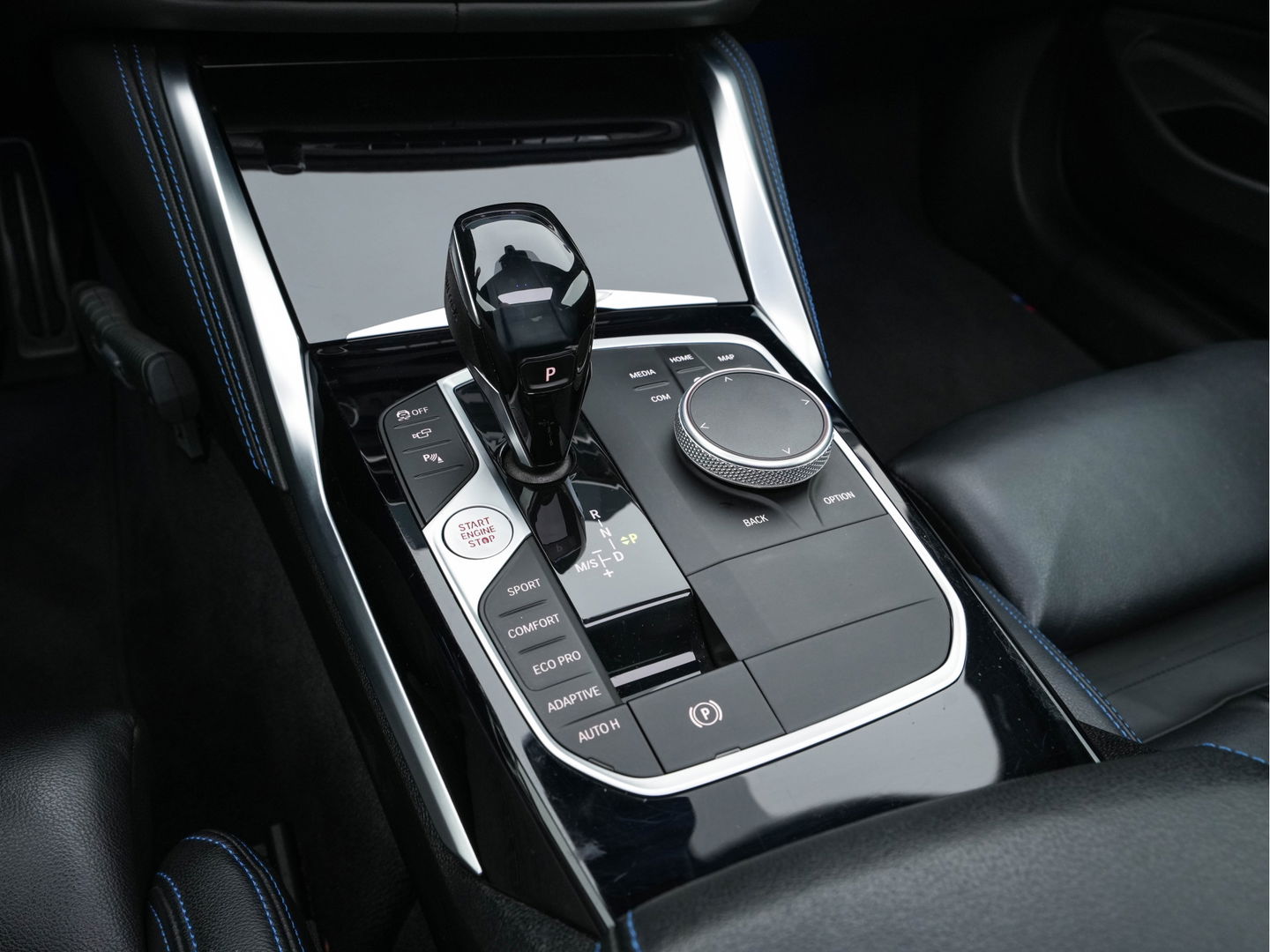 BMW 4 Serie Coupé M440i xDrive High Executive Aut. *PANO | HEAD-UP | LASER-LED | ADAPTIVE-CRUISE | LUXURY-LEATHER | TOP-VIEW | HARMAN/KARDON | BLINDSPOT | KEYLESS | HEATED-SPORTSEATS | DAB+ | DIGI-COCKPIT | SHIFT-PADDLES | 19''ALU | TOWB