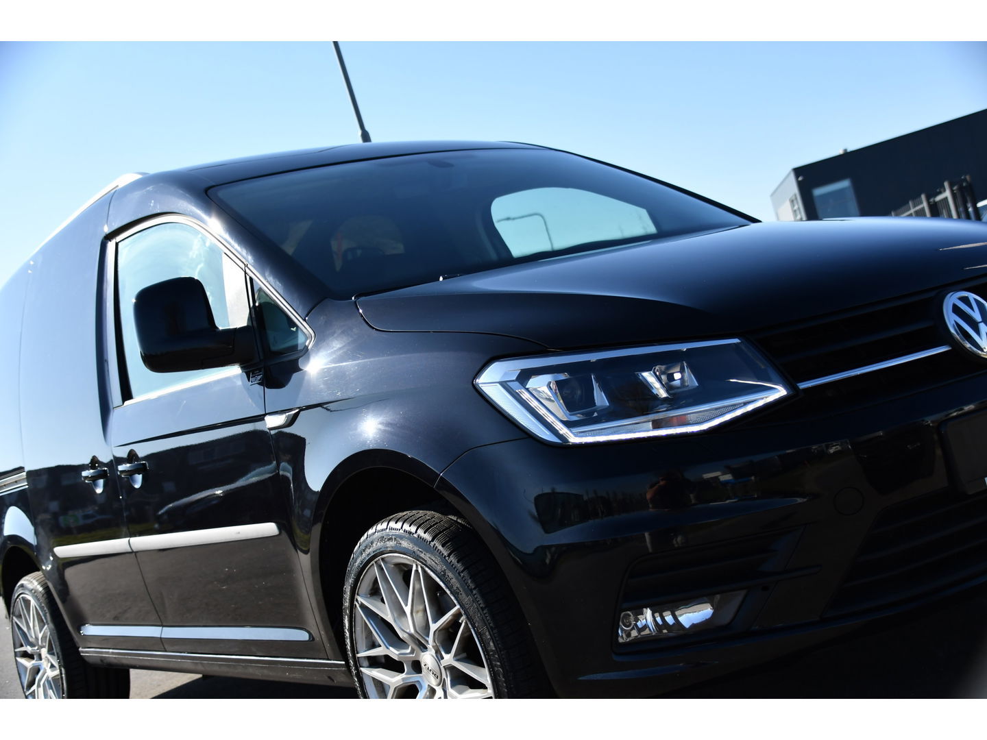 Volkswagen Caddy 2.0 TDI L1H1 Highline Black Edition Adaptieve Cruise, Carplay, 150pk, Automaat, LED, Stoelverwarming, Leder, Multimedia, Voorruit verwarming, Uniek!