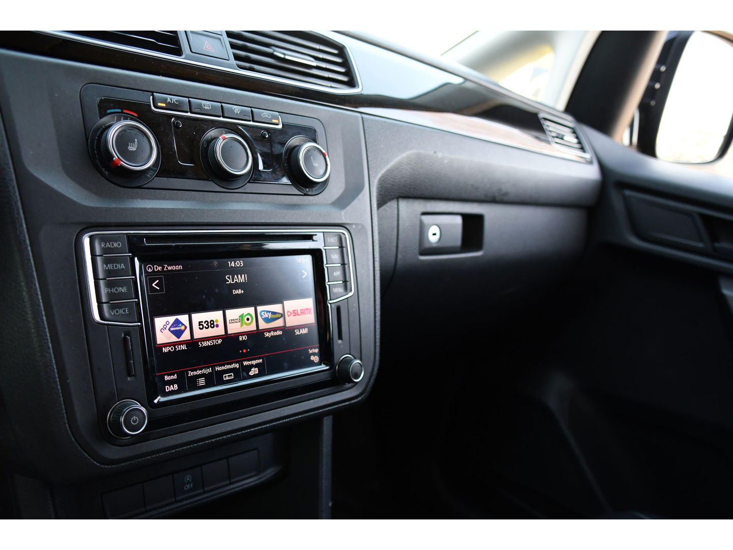 Volkswagen Caddy 2.0 TDI L1H1 Highline Black Edition Adaptieve Cruise, Carplay, 150pk, Automaat, LED, Stoelverwarming, Leder, Multimedia, Voorruit verwarming, Uniek!