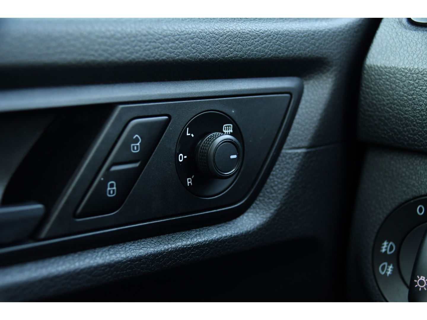 Volkswagen Caddy 2.0 TDI L1H1 Highline Black Edition Adaptieve Cruise, Carplay, 150pk, Automaat, LED, Stoelverwarming, Leder, Multimedia, Voorruit verwarming, Uniek!