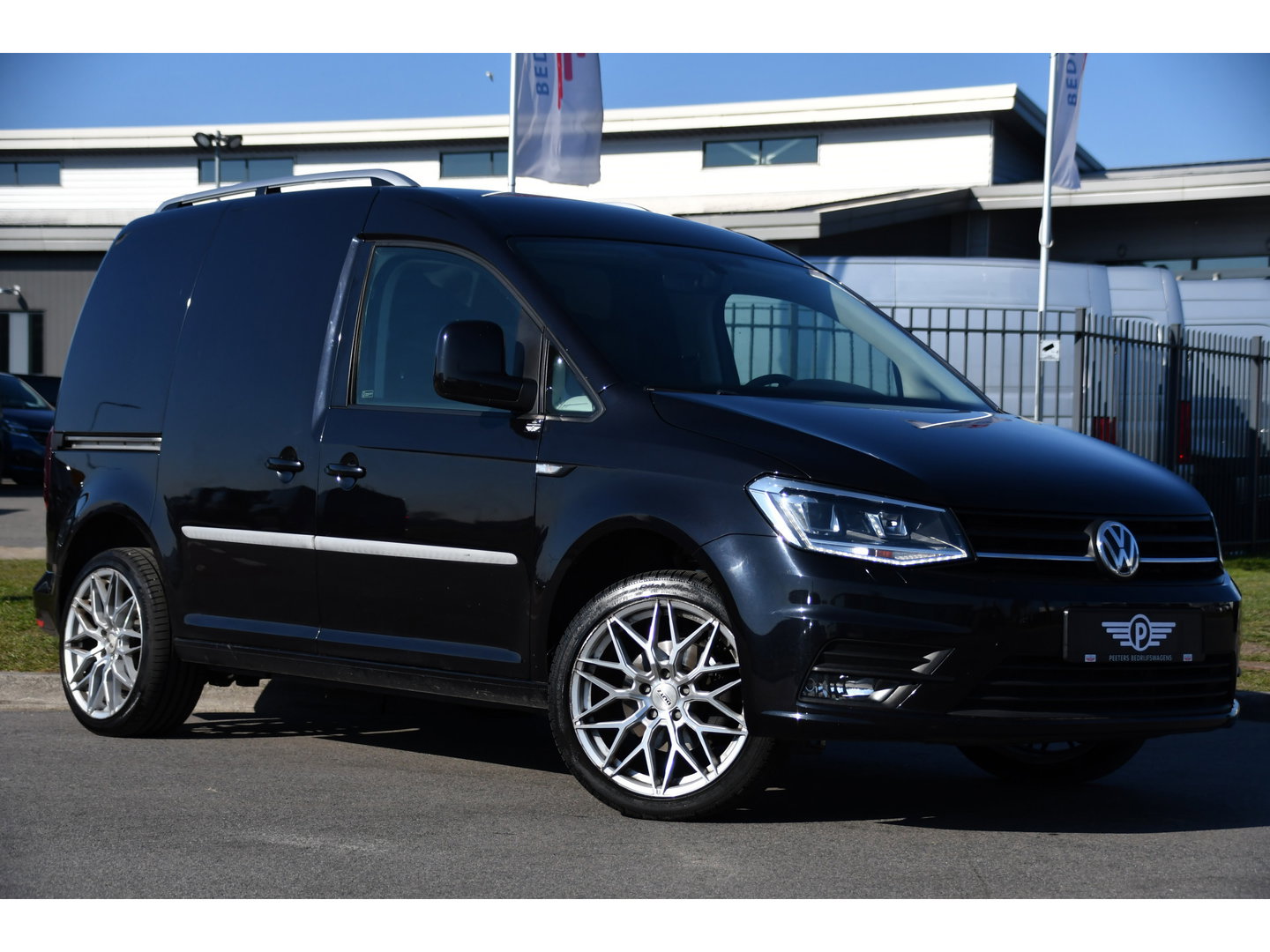 Volkswagen Caddy 2.0 TDI L1H1 Highline Black Edition Adaptieve Cruise, Carplay, 150pk, Automaat, LED, Stoelverwarming, Leder, Multimedia, Voorruit verwarming, Uniek!